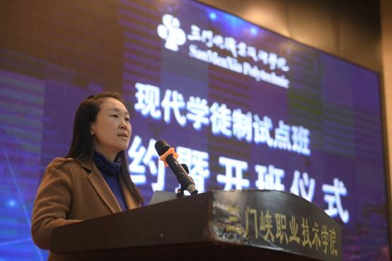教师代表发言.JPG
