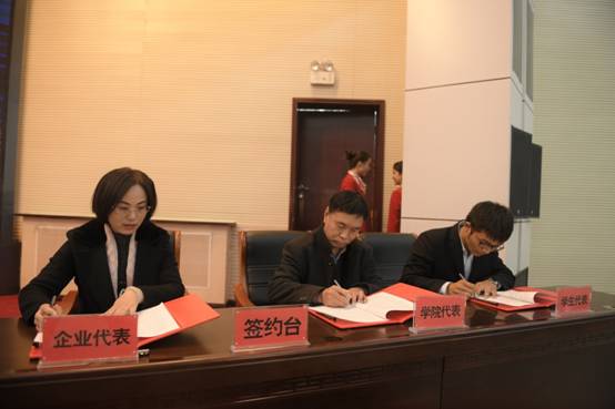 三方签约2.JPG